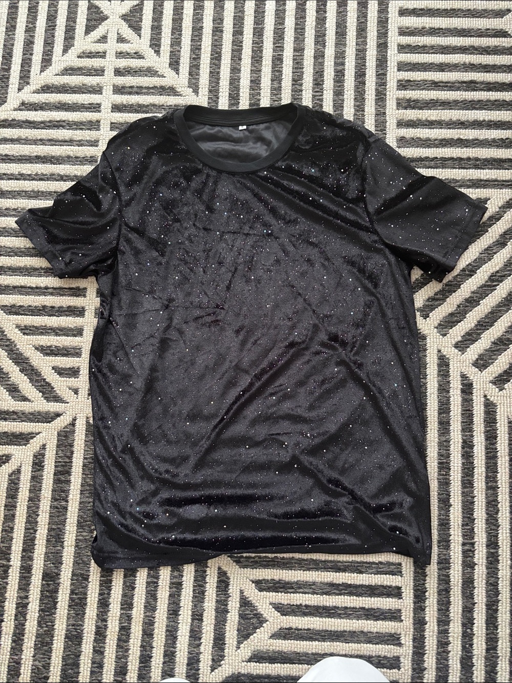 Men's Black Short-Sleeve Velvet Tee with Subtle Shimmer
